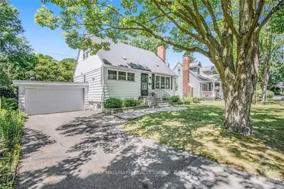 10 DUNVEGAN Road, Manor Park - Cardinal Glen and Area, ON K1K 3E9