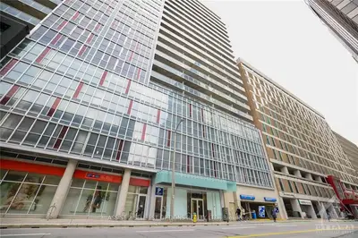 324 LAURIER Avenue W 812, Ottawa Centre, ON K1P 0A4