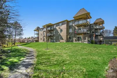 200 EQUINOX Drive S 306, Russell, ON K0A 1W0