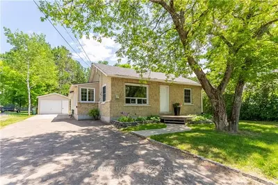 74 LAURENTIAN Drive, Petawawa, ON K8H 2M3
