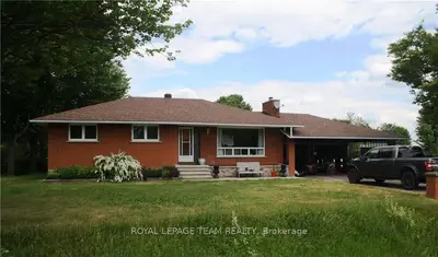 40642 HWY 41, Laurentian Valley, ON K8A 6W5