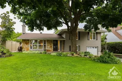 11 TRIMBLE Crescent, South of Baseline to Knoxdale, ON K2H 7M9