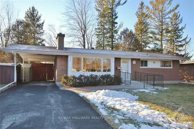 16 Solva Drive, Crystal Bay - Rocky Point - Bayshore, ON K2H 5R5