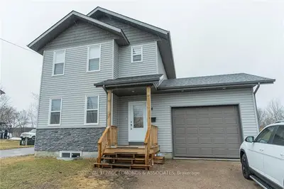 8 PORTAGE Road, Petawawa, ON K8H 1T3