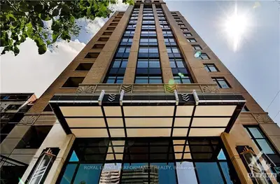 245 KENT Street 1702, Ottawa Centre, ON K2P 0A5