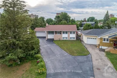 409 LAPOINTE Street, Vanier and Kingsview Park, ON K1K 0Z6