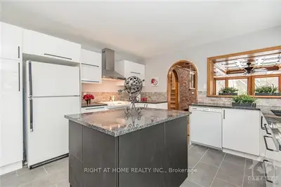 2940 PRINCE OF WALES Drive, Country Place - Pineglen - Crestview and Area, ON K2E 0B2