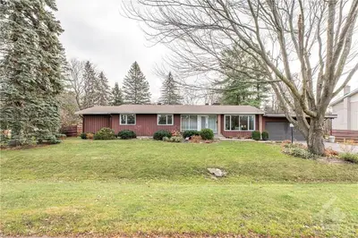 70 KAMLOOPS Avenue, Billings Bridge - Riverside Park and Area, ON K1V 7C9