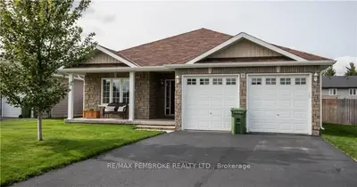 9 BOULDER CREEK Trail, Petawawa, ON K8H 0B2