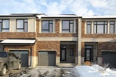 379 COOKS MILL Crescent, Blossom Park - Airport and Area, ON K1V 2N2