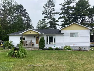 13 PETER Street, Laurentian Hills, ON K0J 1J0