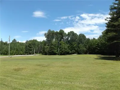 657 SANDY BEACH Road, Laurentian Valley, ON K8A 6W8