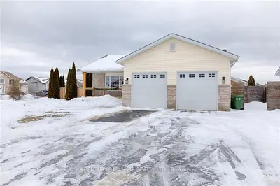 20 BOULDER CREEK Trail, Petawawa, ON K8H 0B2