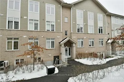 318 EVEREST E, Elmvale Acres and Area, ON K1G 4E3