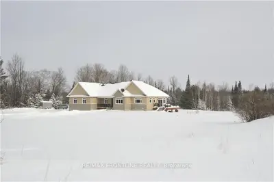 2009 PINE GROVE Road, Lanark Highlands, ON K0G 1K0