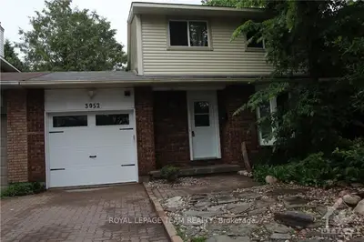 3952 AUTUMNWOOD Street, Blossom Park - Airport and Area, ON K1T 1C1