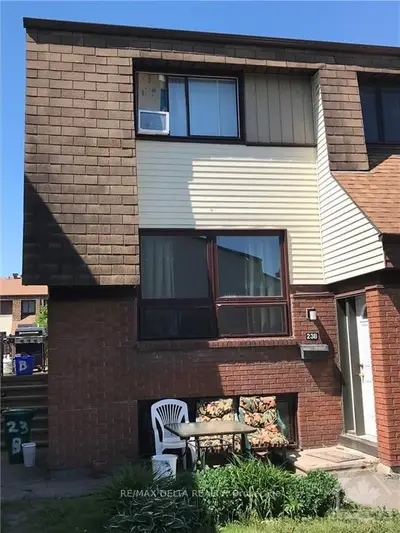 23B WOODVALE, South of Baseline to Knoxdale, ON K2G 4H3