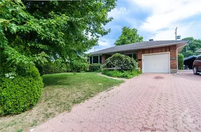 704 ELLEN Avenue 2, Elmvale Acres and Area, ON K1G 2Z6