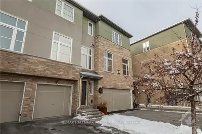 36 PONDSIDE, Manor Park - Cardinal Glen and Area, ON K1K 4X3