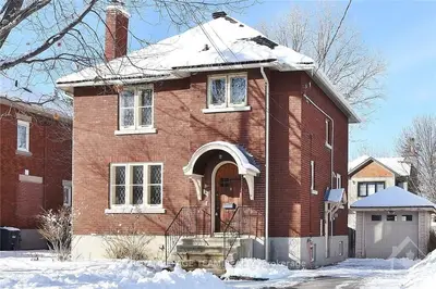 21 IONA Street, Tunneys Pasture and Ottawa West, ON K1Y 3L6