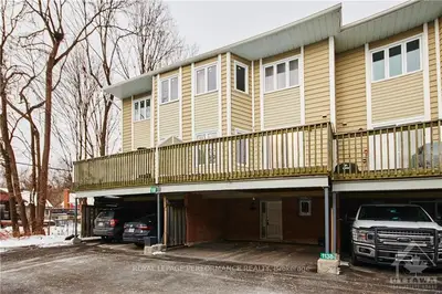 1138 CHIMNEY HILL Way, Beacon Hill North - South and Area, ON K1J 8Z7