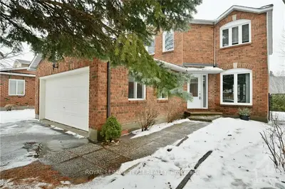 59 CASTLETHORPE Crescent, South of Baseline to Knoxdale, ON K2G 5P8