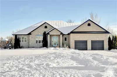 6914 LAKE FOREST Walk, Greely - Metcalfe - Osgoode - Vernon and Area, ON K4P 0A3