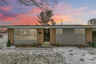 1166 GATEWAY Road, Parkway Park - Queensway Terrace S and Area, ON K2C 2W9