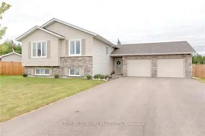 13 NEWPORT Drive, Petawawa, ON K8H 0C9