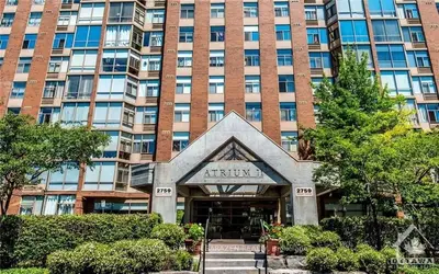 2759 CAROUSEL Crescent 401, Blossom Park - Airport and Area, ON K1T 2N4