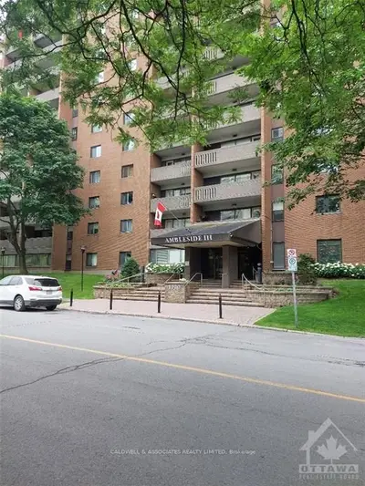 1100 AMBLESIDE Drive 815, Woodroffe, ON K2B 8G6