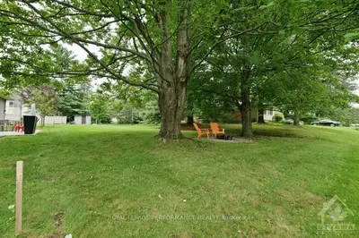 10 ROBERT KEMP Street, Blossom Park - Airport and Area, ON K1T 3W9