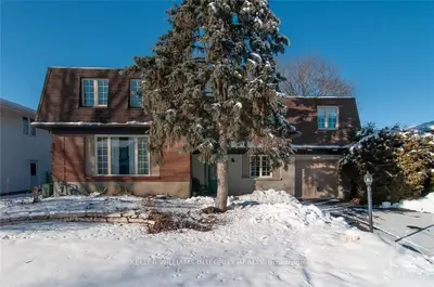 18 GLENDENNING Drive, South of Baseline to Knoxdale, ON K2H 7Y9