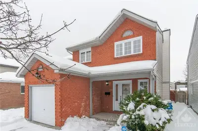 48 SADDLE Crescent, Hunt Club - South Keys and Area, ON K1G 5L3