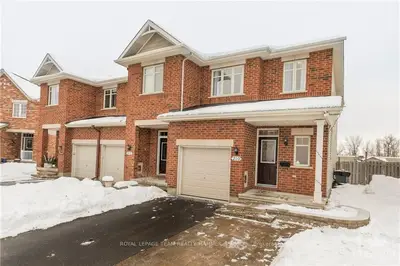210 EYE BRIGHT Crescent, Blossom Park - Airport and Area, ON K1V 2K6