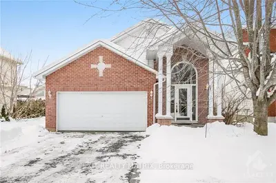 8 LANCELOT Street, Russell, ON K0A 1W0