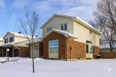 17 TURNBULL Avenue, Kanata, ON K2M 2L6