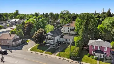 208 KING Street E, Prescott, ON K0E 1T0