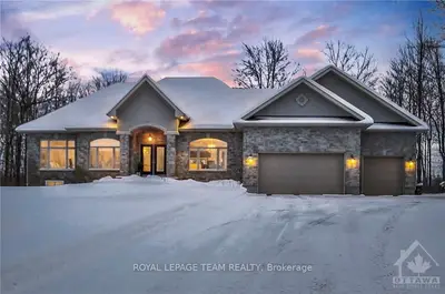 6172 PEBBLEWOODS Drive, Greely - Metcalfe - Osgoode - Vernon and Area, ON K4P 0A1