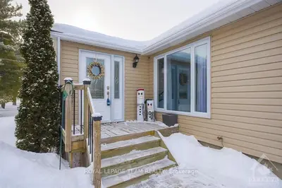 49 FOWLER Street, Stittsville - Munster - Richmond, ON K0A 2Z0