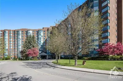 1025 GRENON Avenue 428, Britannia Heights - Queensway Terrace N and Area, ON K2B 8S5