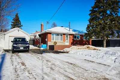 1105 HARDY Avenue, Overbrook - Castleheights and Area, ON K1K 2A8