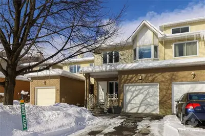 10 SCARLET Court, Hunt Club - South Keys and Area, ON K1T 3R5
