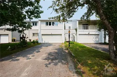 45 GRADY Crescent, South of Baseline to Knoxdale, ON K2H 5S2