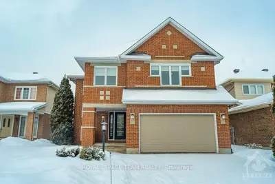 8 CASTLETON Street, South of Baseline to Knoxdale, ON K2G 5M7