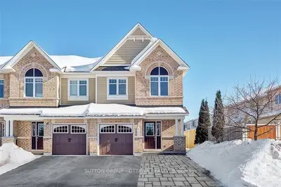 242 SILVERMOON Crescent, Orleans - Cumberland and Area, ON K4A 0P8
