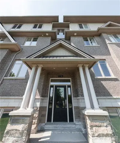 3791D CANYON WALK Drive, Blossom Park - Airport and Area, ON K1V 2M4