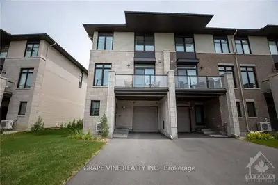 206 HAWKMERE Way, Blossom Park - Airport and Area, ON K1T 0R5