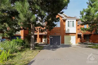104 Thornbury Crescent, South of Baseline to Knoxdale, ON K2G 6C3