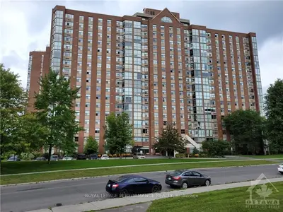 2760 CAROUSEL Crescent 903, Blossom Park - Airport and Area, ON K1T 2N4